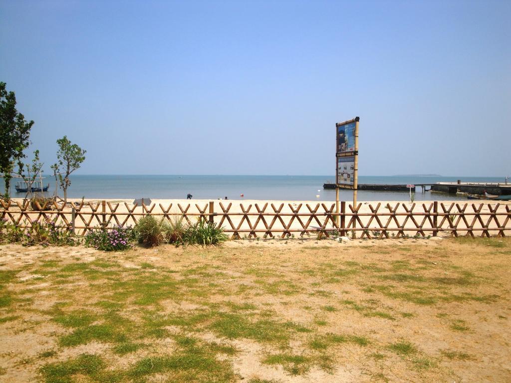 Jepara Marina Beach Bungalows Exterior photo