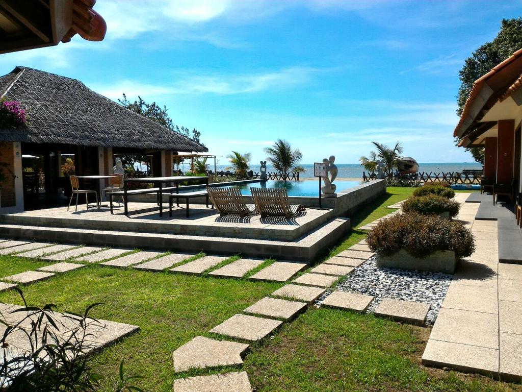Jepara Marina Beach Bungalows Exterior photo